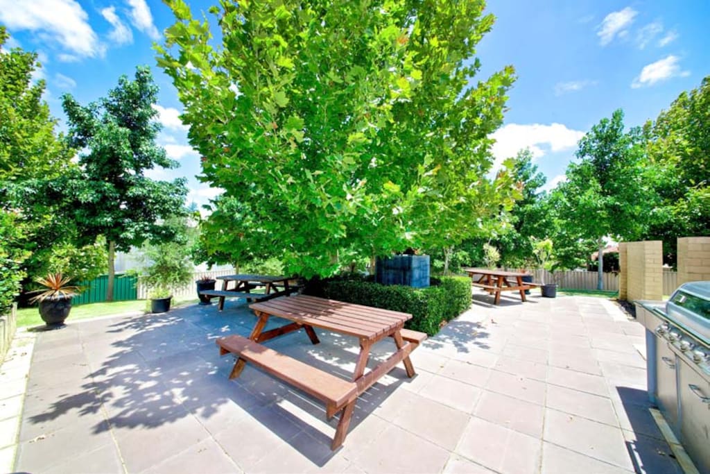 Shared al-fresco & BBQ area