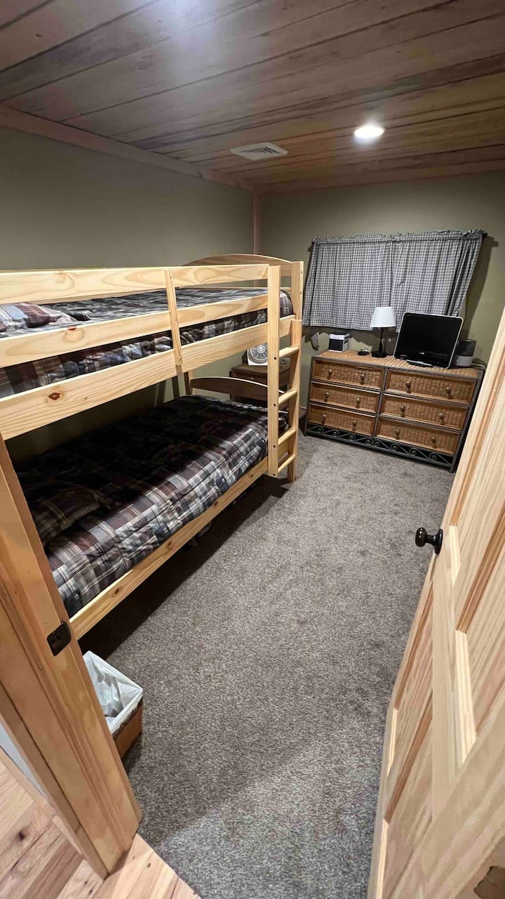 Bedroom 3 (Twin Bunk)
