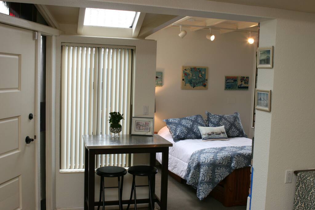 Bedroom alcove
