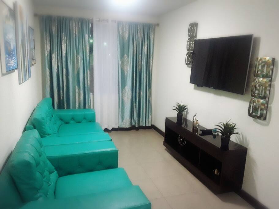 Flat screen Tv, with In home Wi-Fi and Cable Tv
