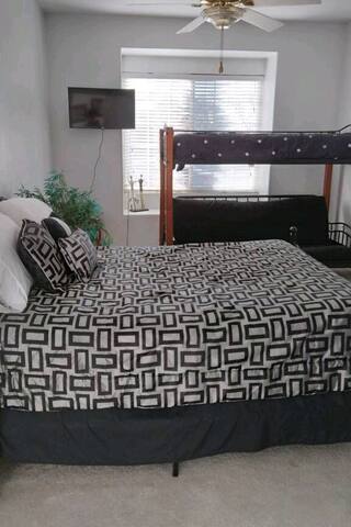 Peaceful, spacious 5 bedroom vacation home gallery image 4