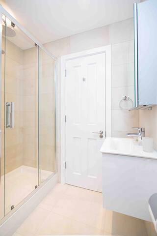 2 Bedroom Flat in Renovated Heritage Building gallery image 4