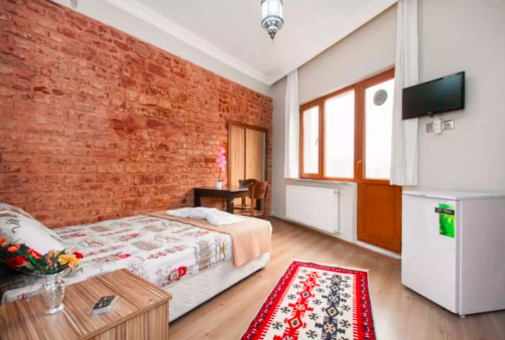 Old City Cozy Room with Private bathroom in Balat