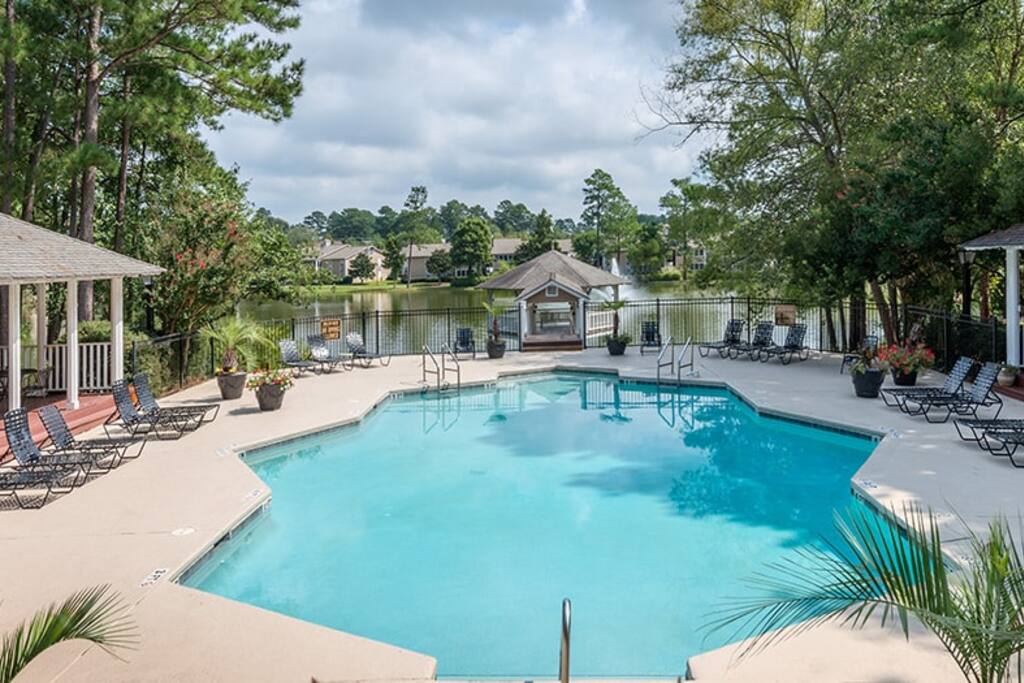 Beautiful swimming pool. Sit pool side in a lounge chair or BBQ on the gas or charcoal grills. The lake is near the pool. ** Open All Year **