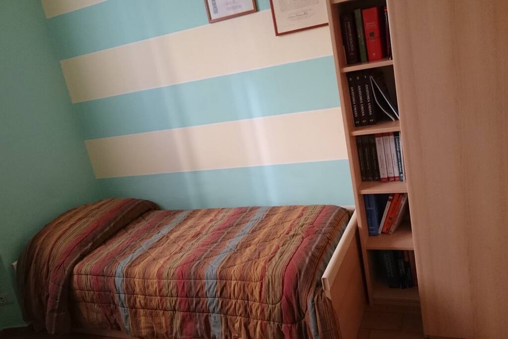 Bedroom with trundle bed