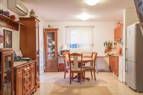 Detached house with all amenities