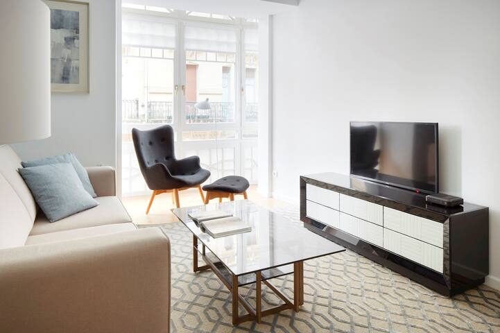 Prim Suite by FeelFree Rentals gallery image 3