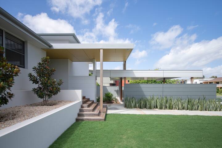 Diamond Beach House – beach front | pool | pets gallery image 5