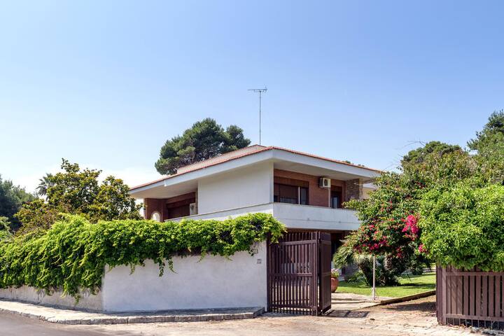 Villa con piscina vicino al mare gallery image 4