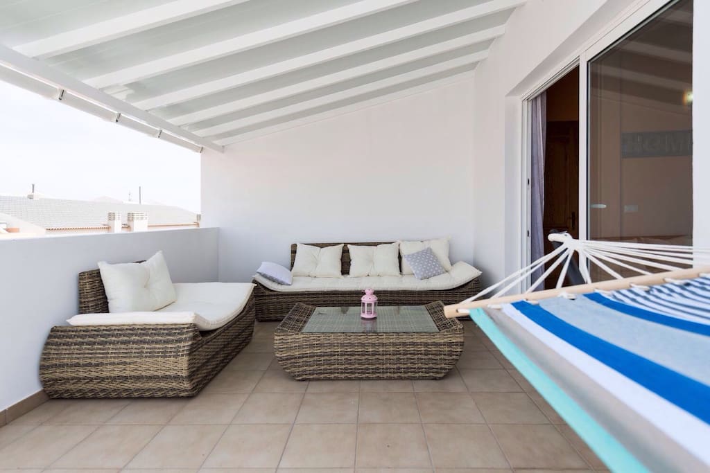 Your terrace with chilling area ★ Su terraza con zona de descanso ★ "La terraza se está de lujo para un momento chill después de un día de visitas! " Guest Review