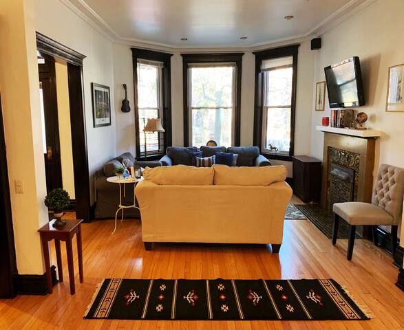 Vintage Wrigleyville 3BD/2BR Free Parking