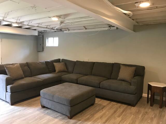 Basement Apt - 5 Min Drive from Bellerive (PGA)