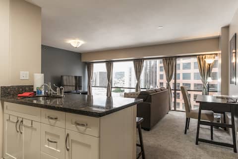 Downtown Luxury Condo Honolulu & FREE Parking!