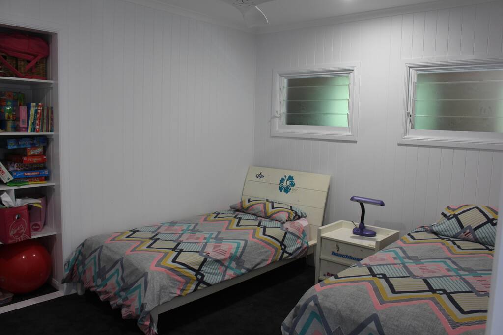 Second bedroom 2 single beds