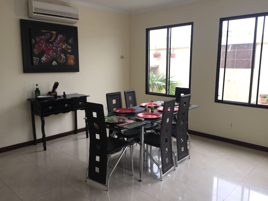 Comedor- aire acondicionado Split.