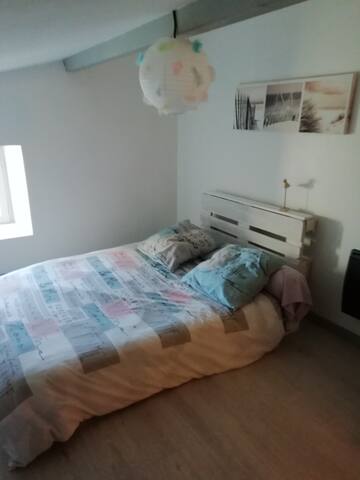 Chambre privée dans maison de village