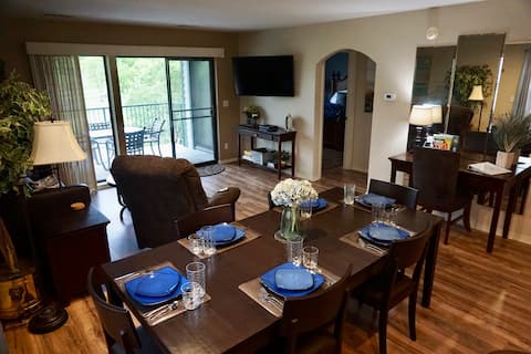 No Stairs & VIEW! 2 King Beds-2 blocks to Aquarium