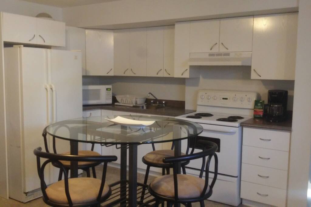 Kitchen well equipped with stove, toaster, microwave, coffee maker, coffee, sugar, blender, fry pan, table set (forks, knifes, spoons, teaspoons) ready to use.