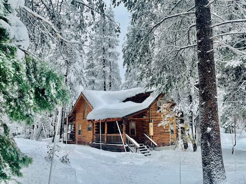 Charming retreat on the Yuba River in Soda Springs