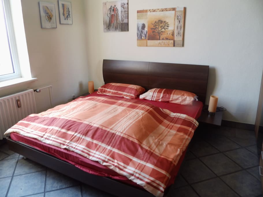 Doppelbett im Schlafzimmer