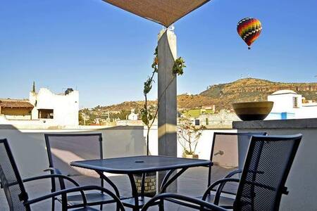 Casa 33A free parking on the street