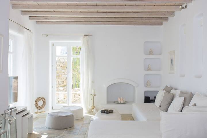 Private Heated Pool • BBQ • Villa Ammonite gallery image 5