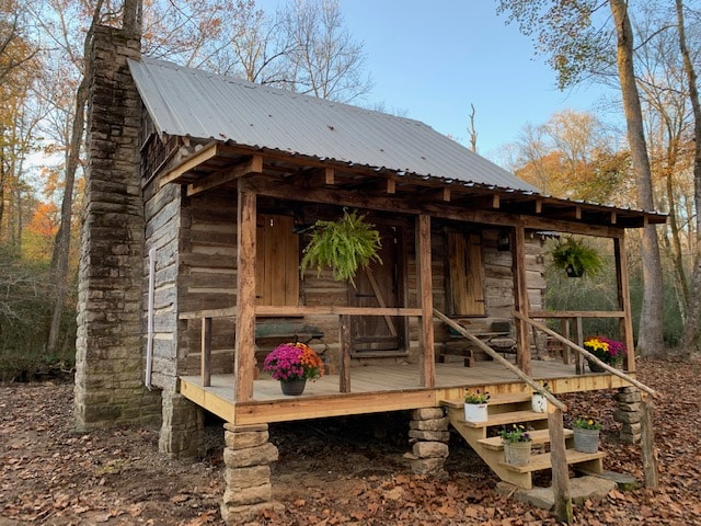 Creekside Cabin Getaway - 10 Miles from Downtown - Cabins for Rent in  Lauderdale County, Alabama, United States
