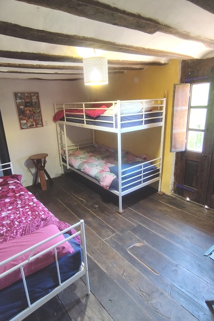 Triple bedroom 