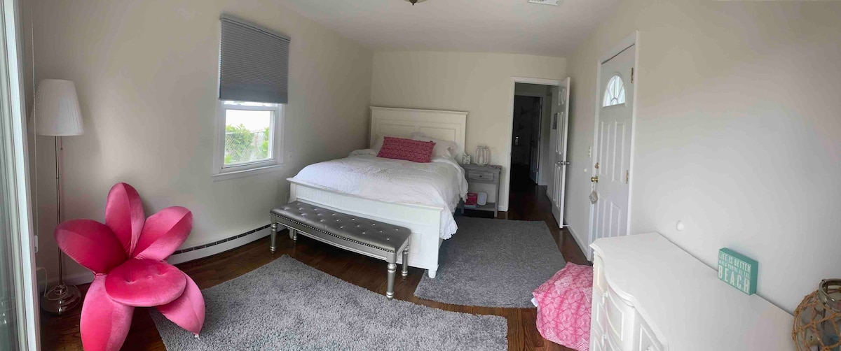 غرفة نوم إضافية تؤدي إلى الفناء 