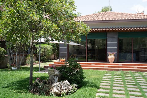 "La casa di Masina" - A surrounded garden Villa
