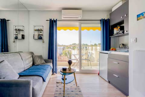 Top Airbnb: Pleasant studio in Antibes' Golden Triangle in Antibes