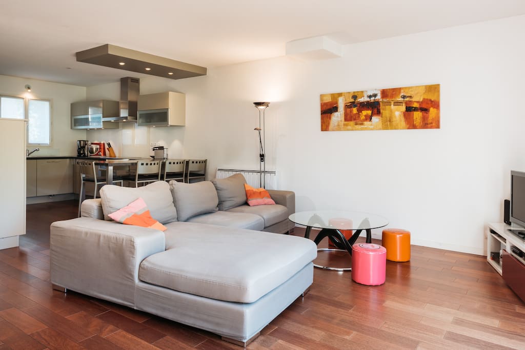Spacious living room