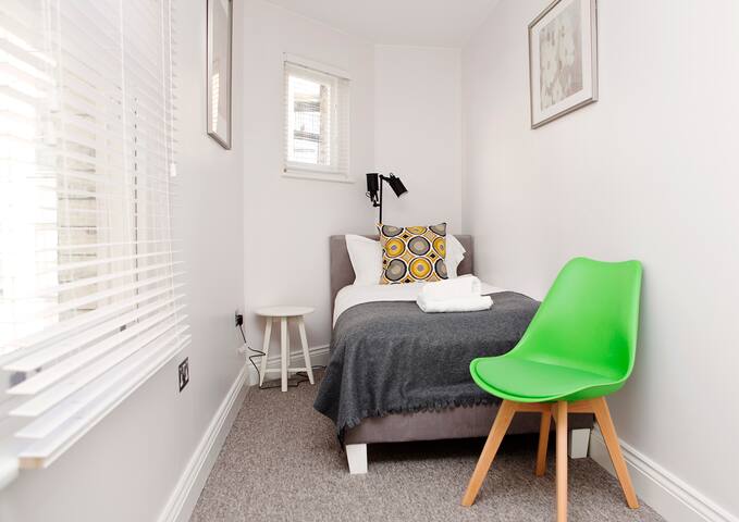 Soho Chambers Apt G, 4th Floor by Indigo Flats gallery image 3