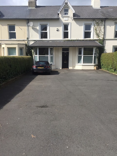 Lovely home nr city airport & city