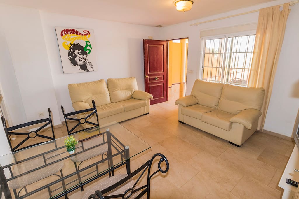 Salon/dining room