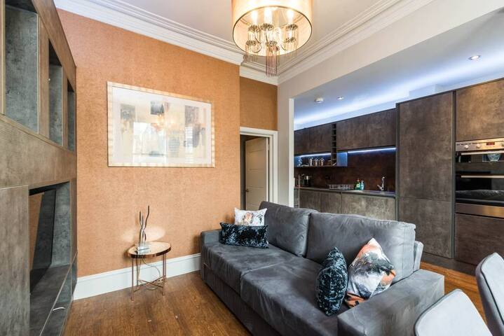 Stylish 2BR home in the heart of Chelsea! gallery image 2