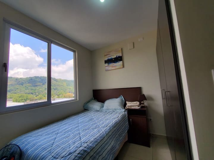 Izba má klimatizáciu. 