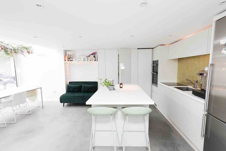 Stylish Georgian townhouse on Richmond Hill gallery image 3