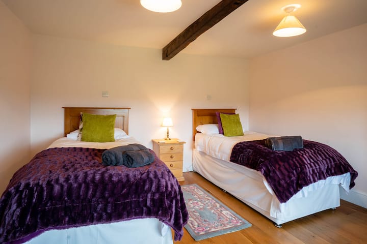 חדר זוגי בקומה העליונה