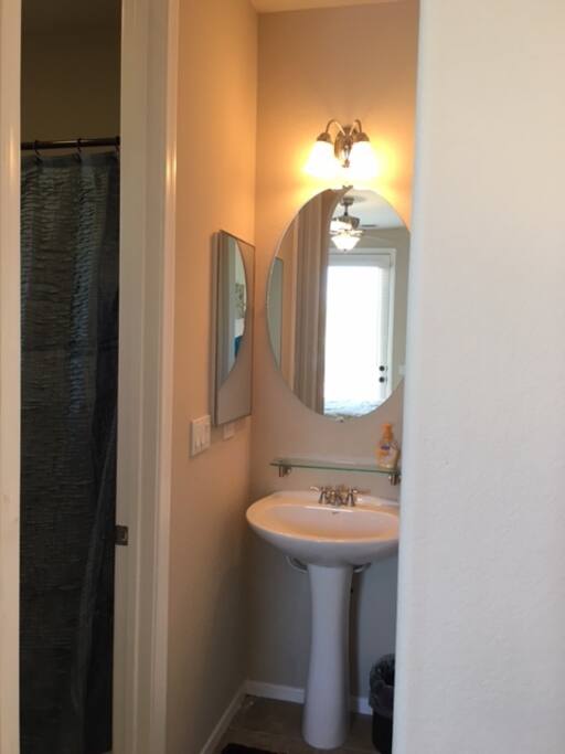 Shower/Tub & Vanity
