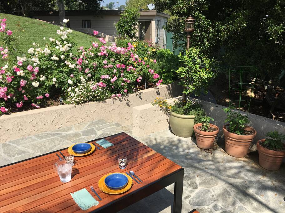 ...outdoor dining...