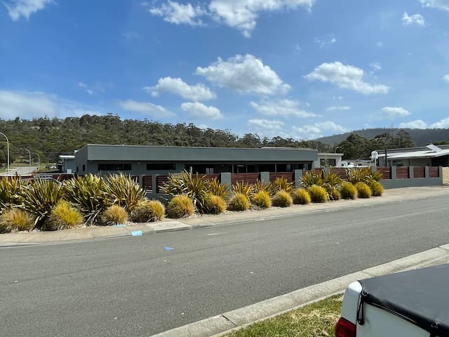 The Lodge – Modern Beach House sleeps 10