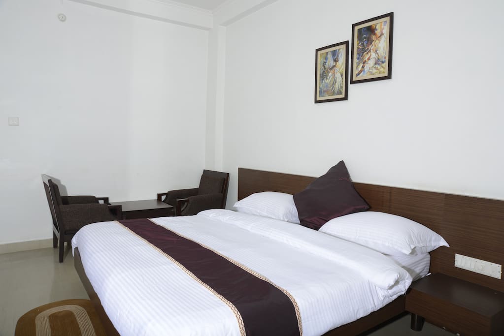 DOUBLE ROOM