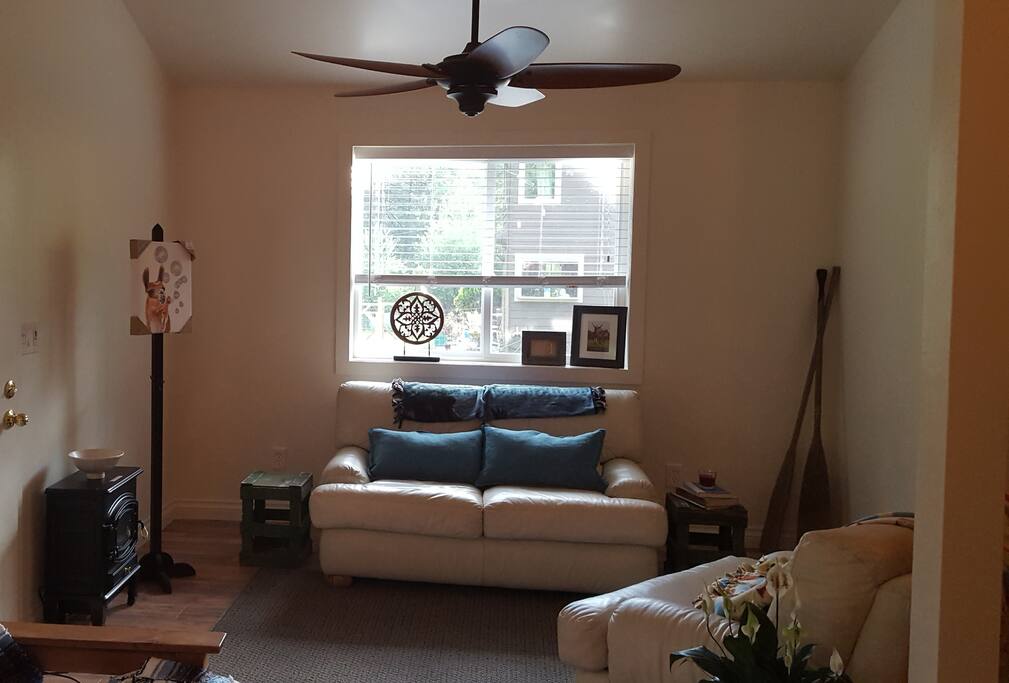 A quaint living room for lounging. Enjoy the pond view through the window.