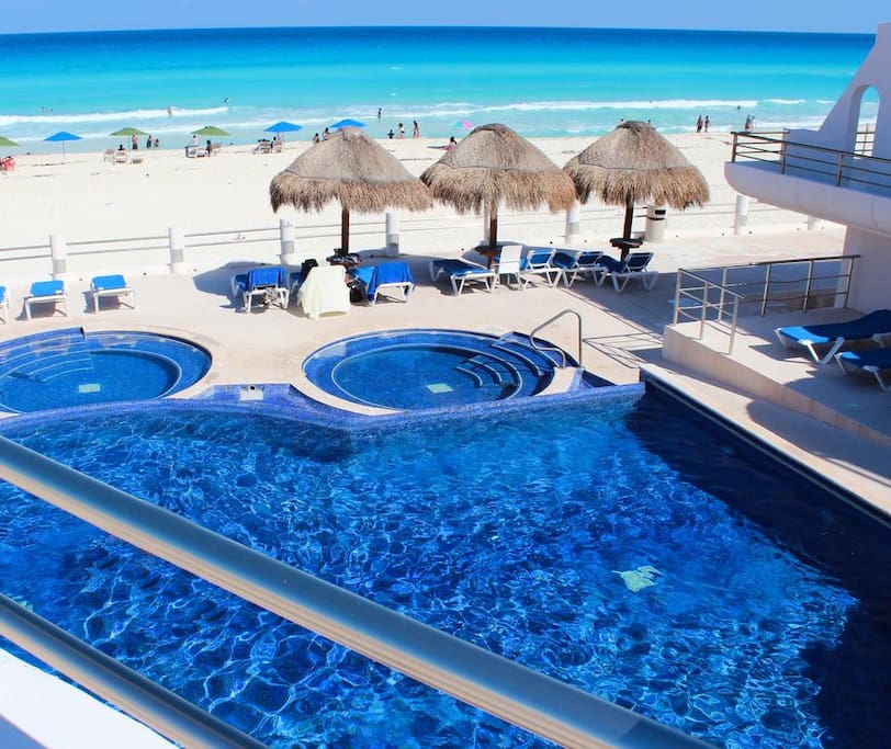 Villas Marlin Adult Pool with two Jacuzzis