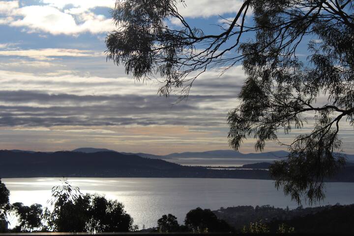Hillcrest Haven. River Views 10min from Hobart gallery image 4
