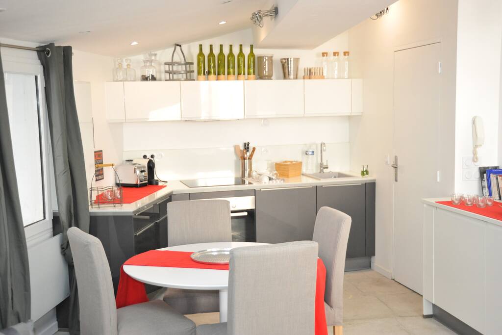Belle cuisine américaine intégralement équipée