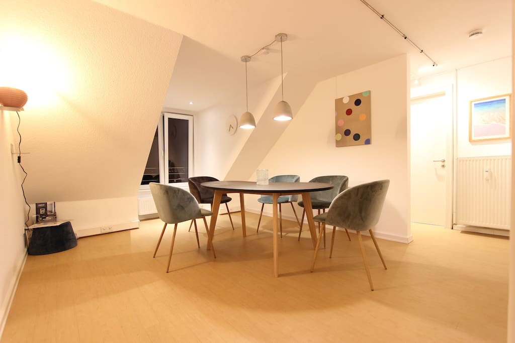 Dining Room with View on Townhall & Elbphilharmonia