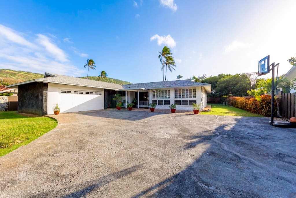 The front of the house and driveway.