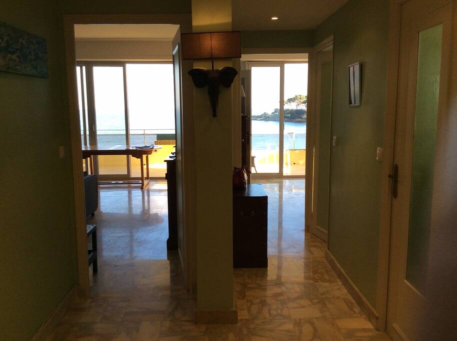 Entrée de l'appartement.